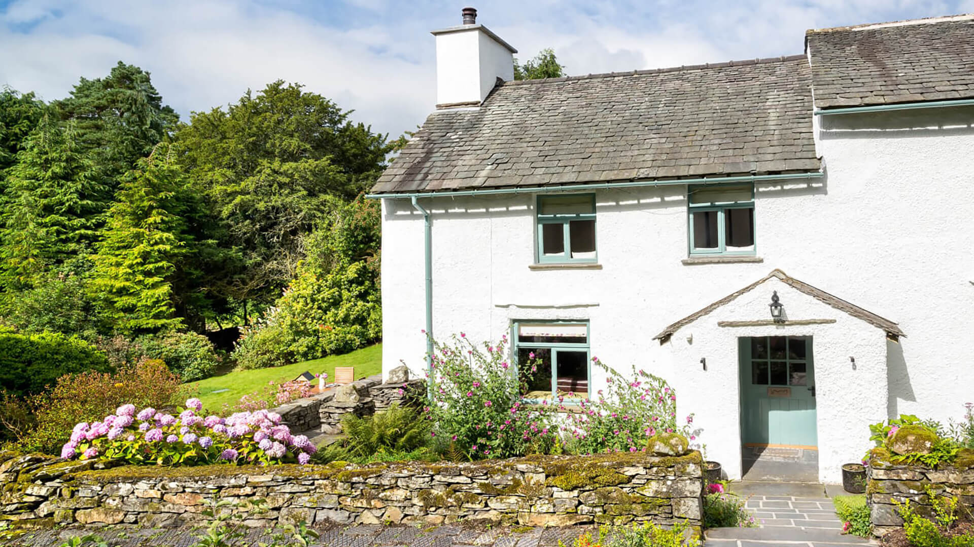 Lake District holiday cottages from Matson Ground.Low Cleabarrow, Windermere