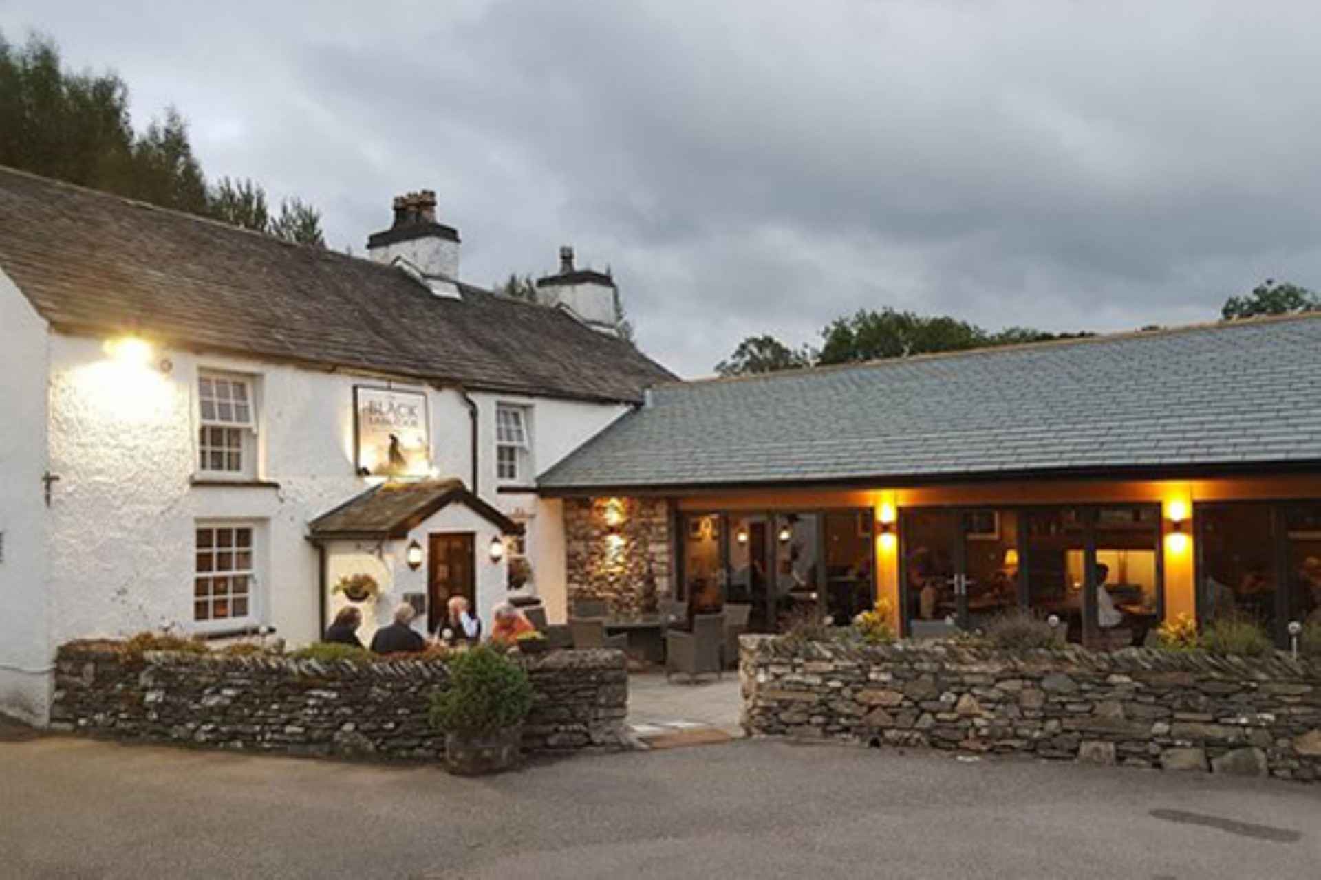 <p><strong>Village Pubs Near Windermere</strong></p><p>Last week, we went to The Manor House pub for dinner.